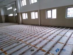 單層龍骨運(yùn)動體育地板更便宜的多少錢一平方米